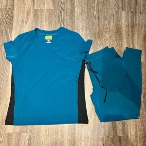 Fabletics AVE Women's 2 Pocket Scrub Set Caribbean Blue 2 piece Size Medium